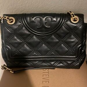 Authentic Tory Burch leather handbag. Great condition